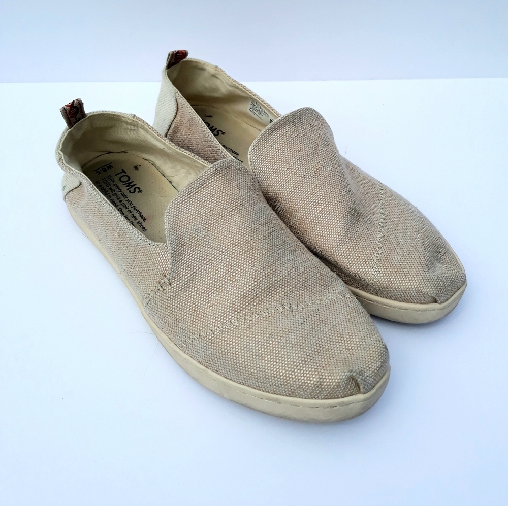 Toms Women's shiny canvas flats. Size 8.5